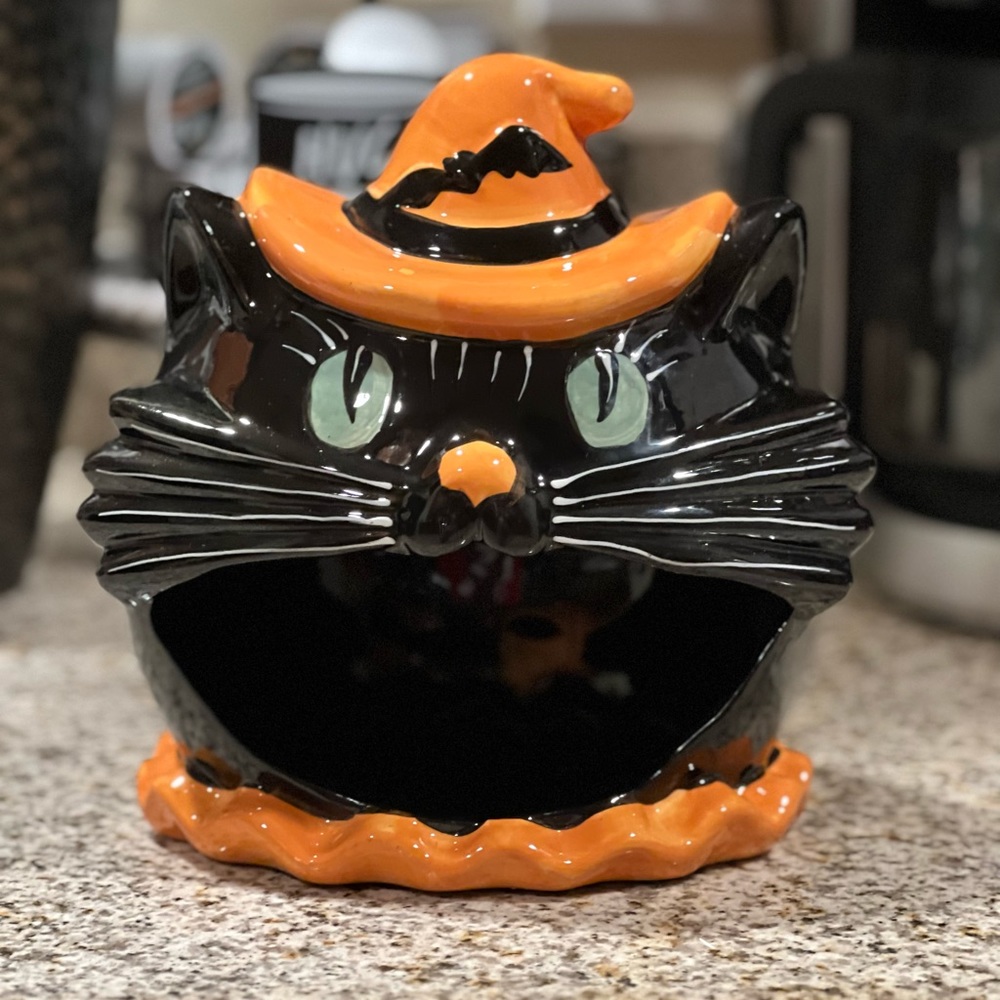 Retro cat Halloween decor
